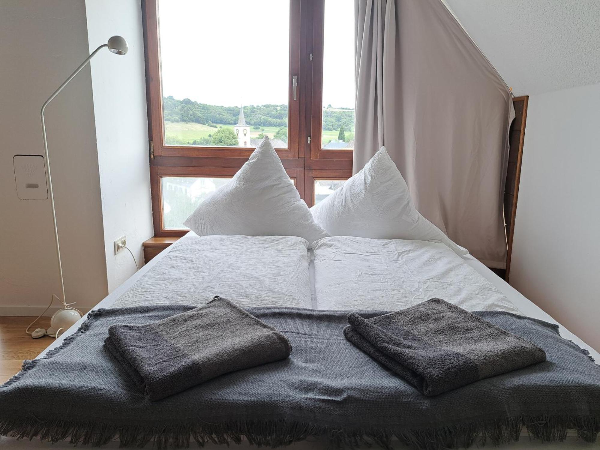 Haus Mit Idyllischem Seeblick Schalkenmehren Exterior foto